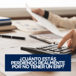 Gráfico empresarial que ilustra los costos hundidos por no tener un ERP en una empresa en crecimiento.
