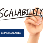 Mano escribiendo la palabra “Scalability”, destacando el concepto de ERP escalable para empresas en crecimiento.